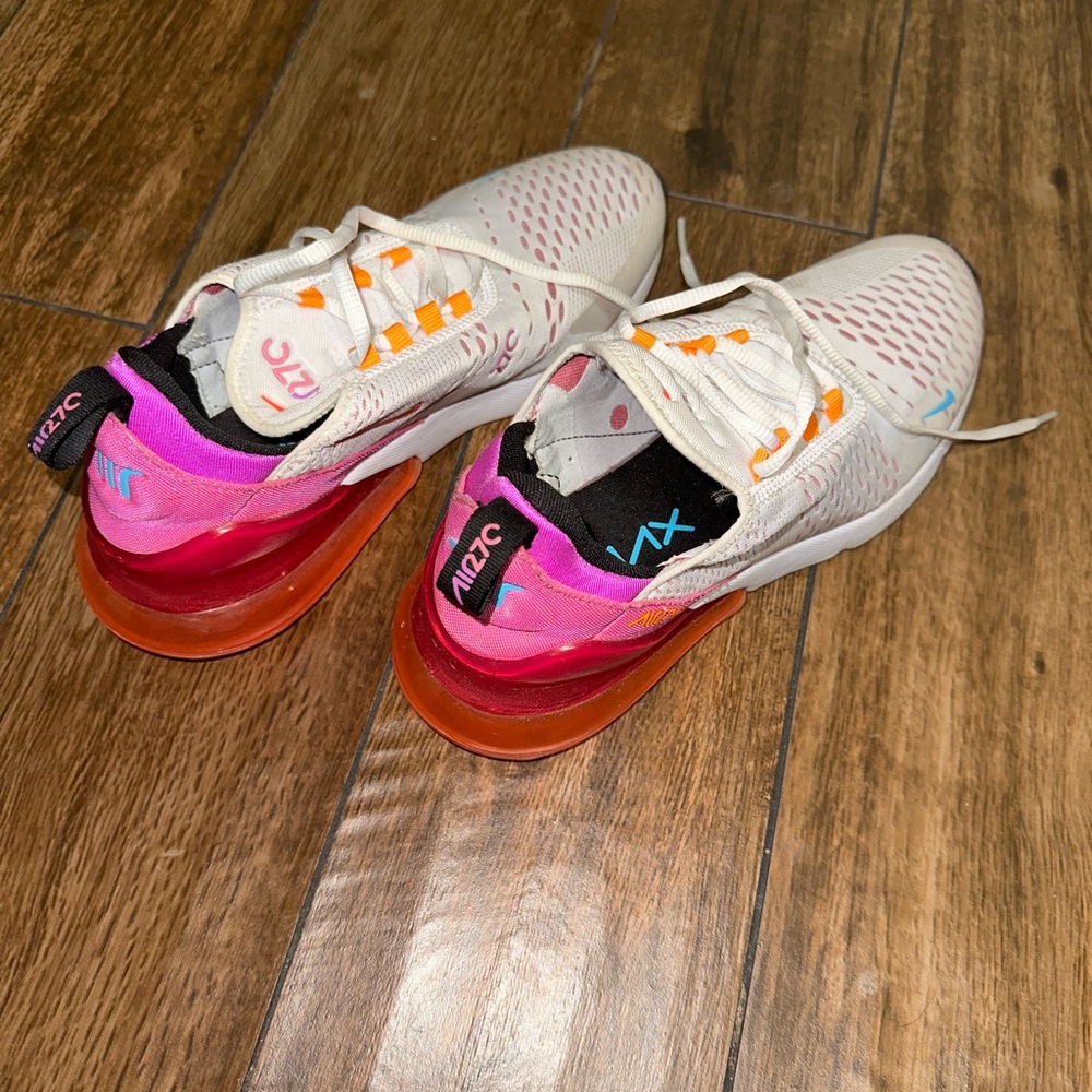 Nike AirMAX 270 running sneakers with pink and white accents